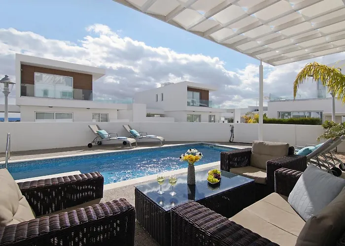 Villa Sunday