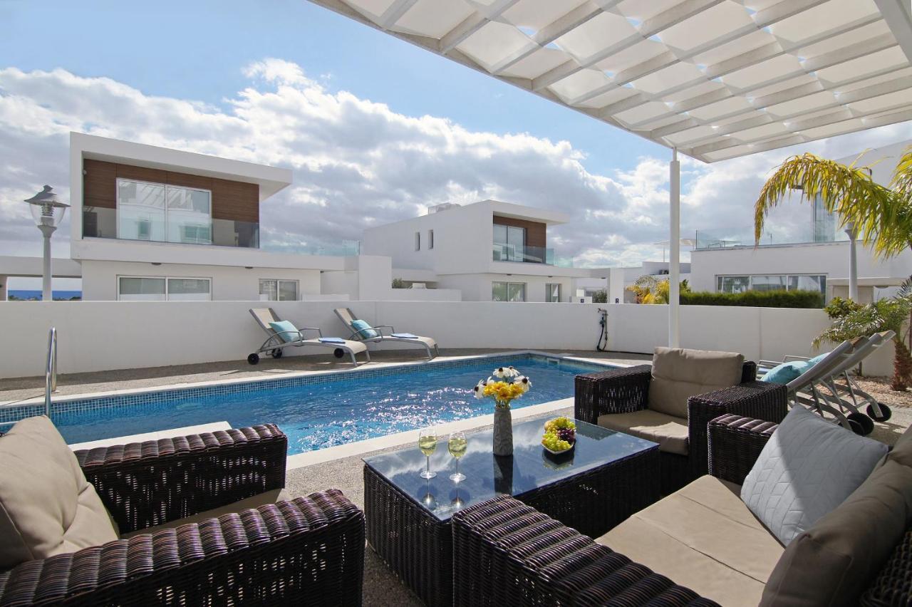 Villa Sunday *