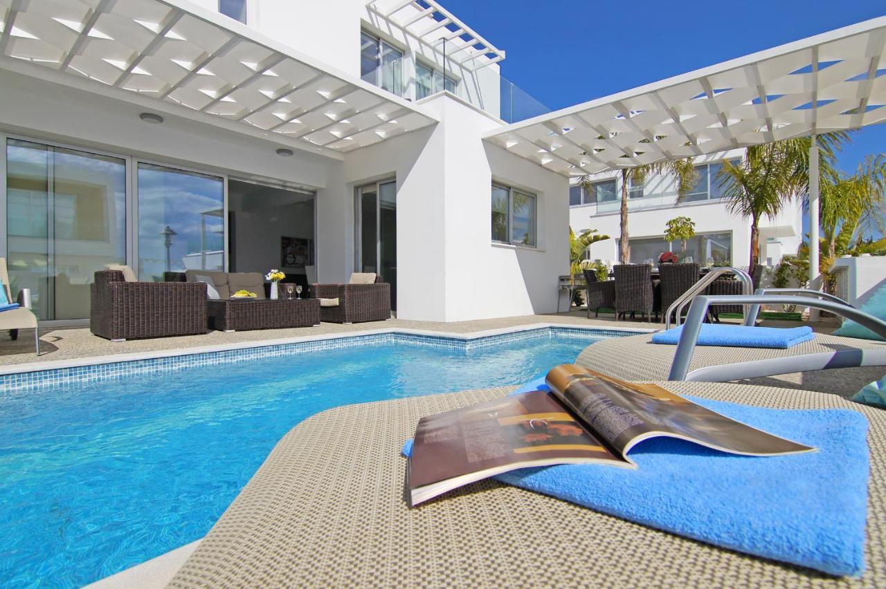 Villa Sunday *